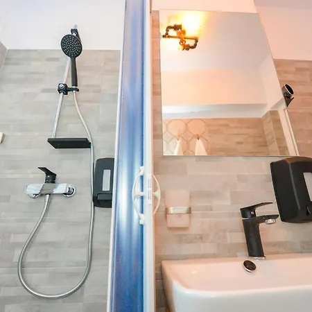 One By One - Adams - Cismigiu Gardens Bukarest